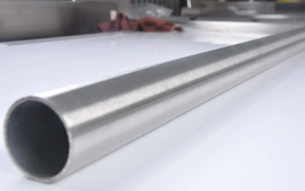 Brushed stainless steel tube surface finish for architectural components