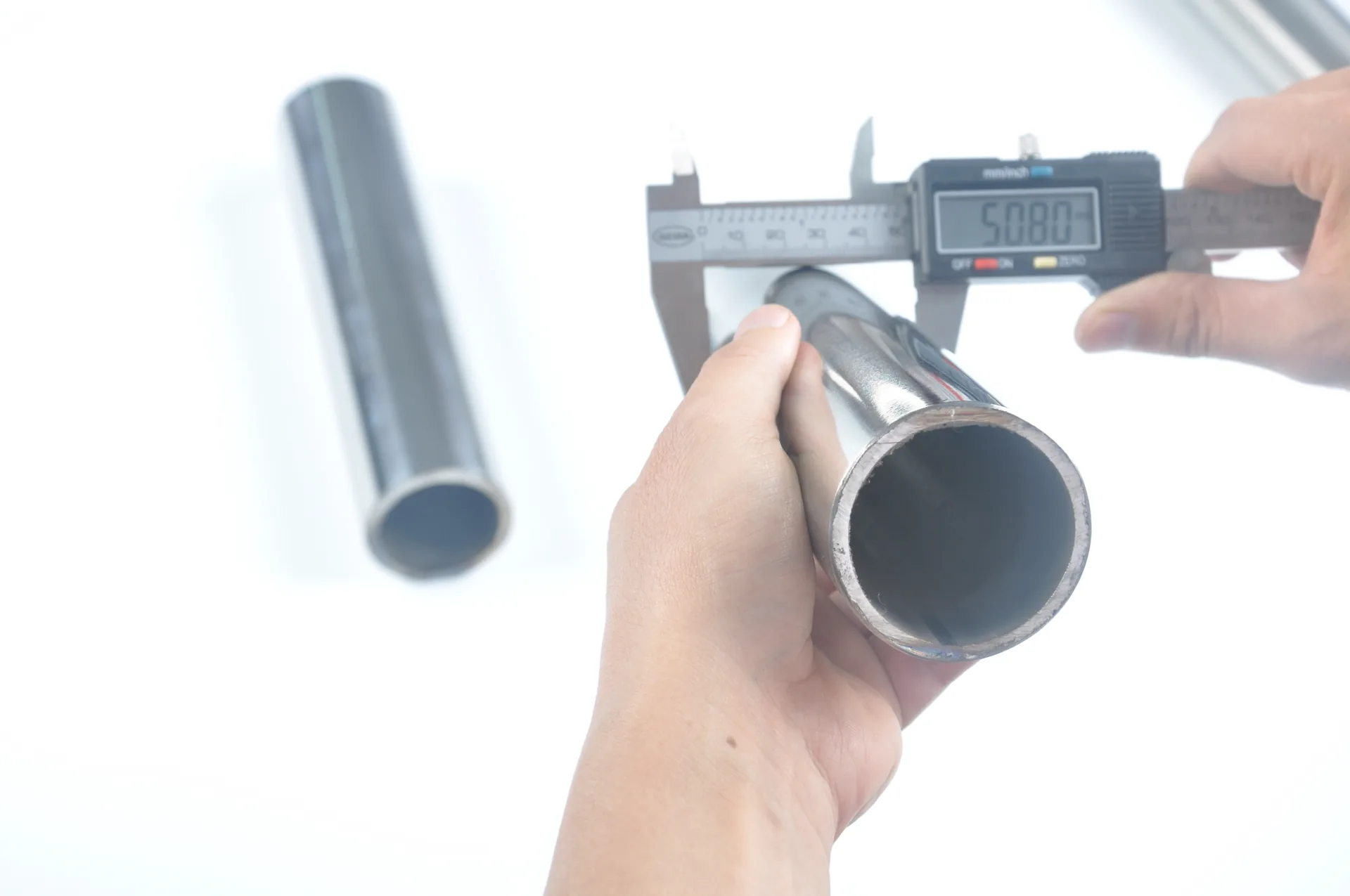Measuring stainless steel tube dimensions during quality inspection